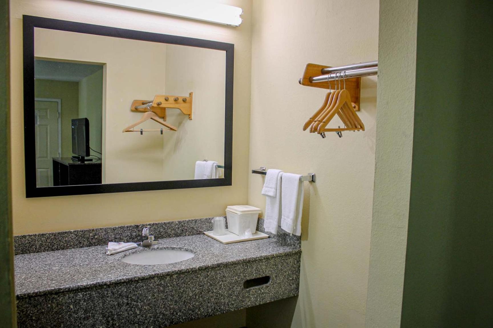 Motel 6 Knoxville, Tn - East מראה חיצוני תמונה